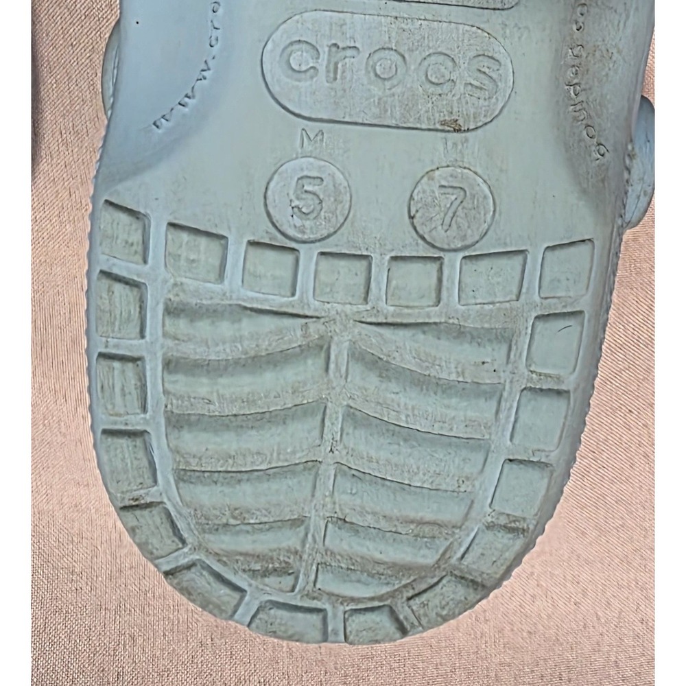 Crocs Classic Teal Colored Clogs. Size Women's 7 or Men's 5 - Picture 8 of 9
